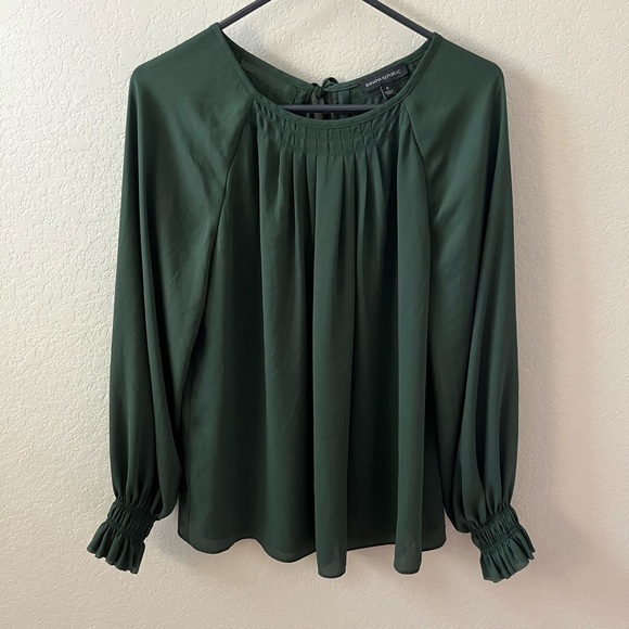 Banana Republic Tops - Banana Republic Women’s Olive Green Pleated Long Sleeve Top Size S